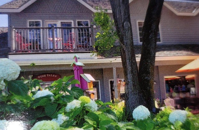 Centrally located to everything Fish Creek has to offer