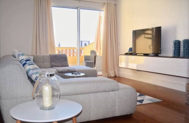 Centre Funchal top floor terrace & large balconies