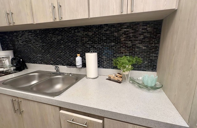 AC Rooms, Smart TV, Centric & 20 mins from Airport