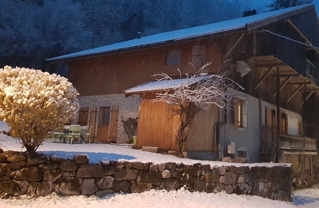 chalet for 2/8 people 10 minutes from the Grand Bornand 15 minutes from the Glusaz