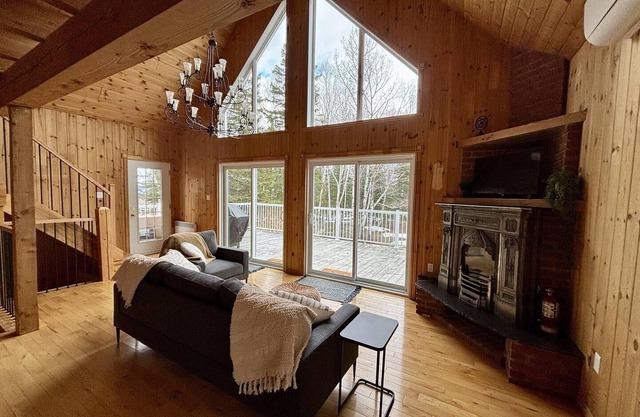 Chalet à proximité du village de Baie St-Paul, dans un secteur paisible.