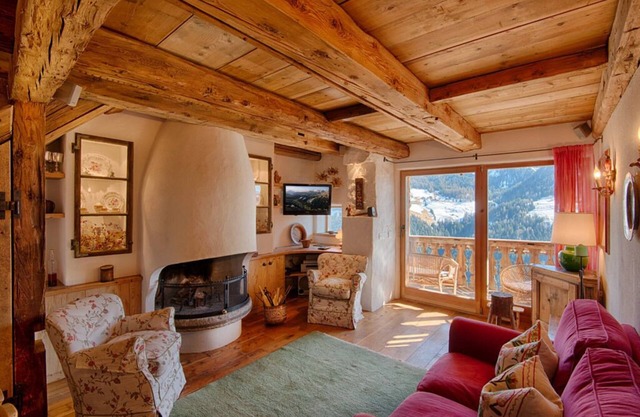 Chalet Aiarei Your private retreat in the Dolomites. Where comfort meets nature.
