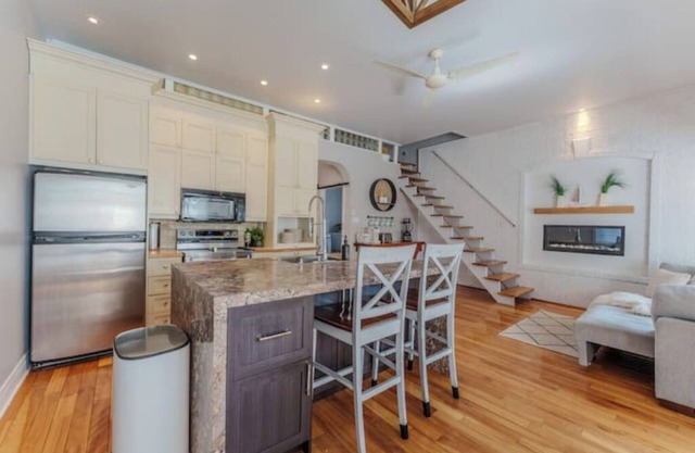 Chalet Aurora | Waterfront + spa + fireplace