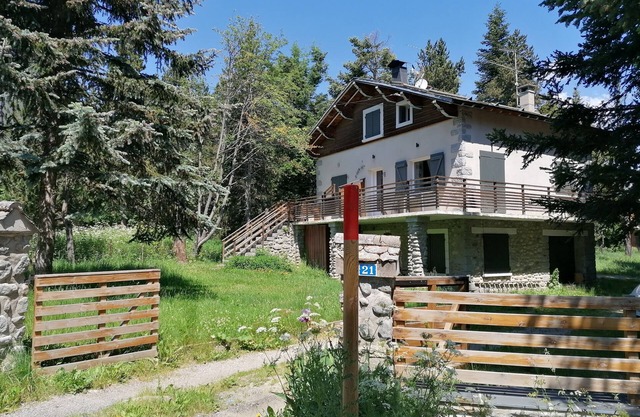 Parte inferior del chalet en un lugar tranquilo cerca de las laderas Pirineos 2000