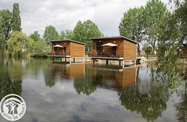 Chalet acogedor en Veauchette: naturaleza, pesca y comodidad