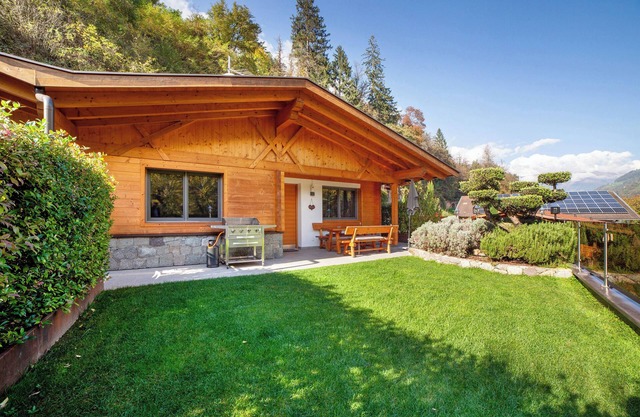 Chalet 'Jasmin' con vistas a la montaña, piscina compartida y Wi-Fi