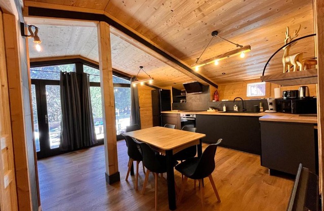 Chalet l'Epicéa rénové dans la forêt, T3 avec terrasse & jardin à 5 min à pied des pistes P2000