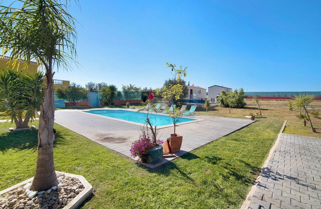 Chalet "Mobile Home 2 - Olhão" con piscina compartida y terraza privada