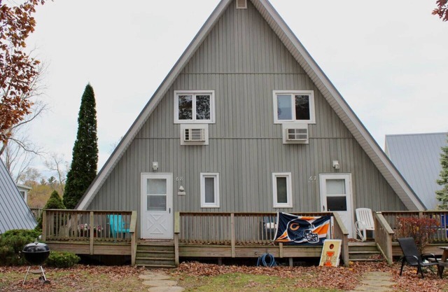 Chalet on the Lake 68 w/ Beach Access, Pools, Sport Courts, Fishing Pond & more!