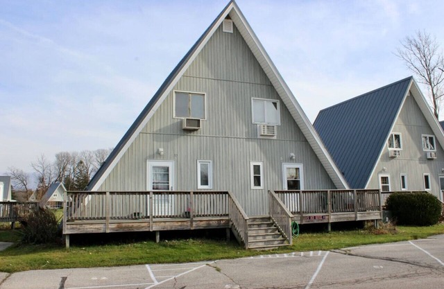 Chalet on the Lake 52 w/ Beach Access, Pools, Sport Courts, Fishing Pond & more!