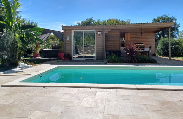 Chalet room with swimming pool, spa and summer kitchen in Monpazier in Périgord