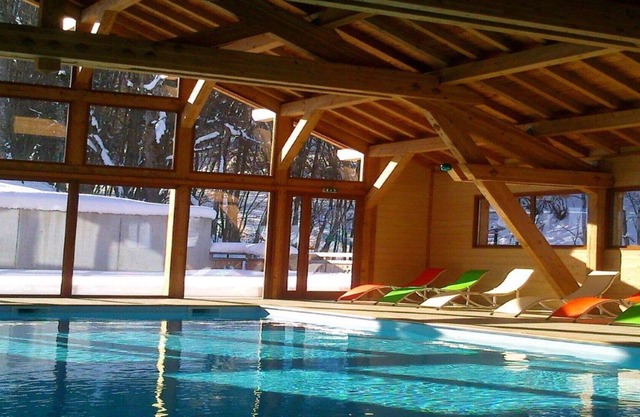 Chalet, encanto saboyano en un entorno preservado, piscina climatizada, ideal para familias