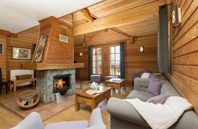 Chalet, al pie de las pistas de esquí, terraza, chimenea o estufa a leña, parking, tv, 120-135m²