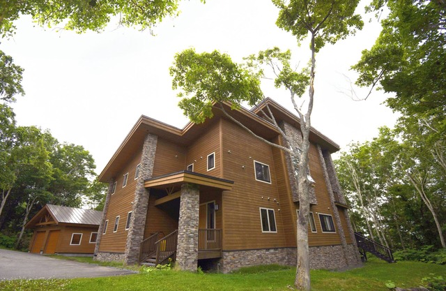 Chalet Tacito Niseko, Luxury 5 bedroom accommodation close to Annupuri Gondola