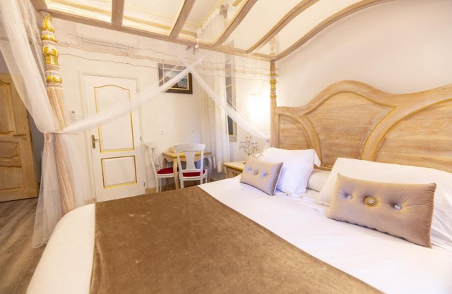 Chambre a Baldaquin Maison de L'Église Du couvent