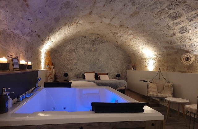 Chambre Insolite et SPA Privatif