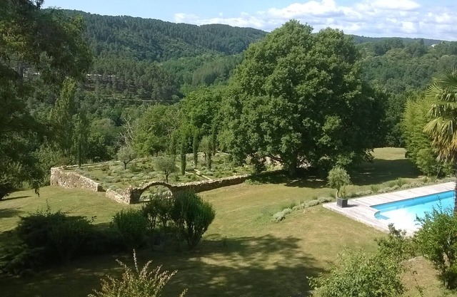 Casa de carácter en Ardèche con piscina, sauna y sala de cine