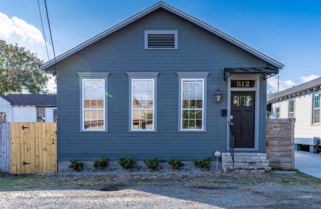 This house is a 3 bedroom(s), 2 bathrooms, located in New Orleans, LA.