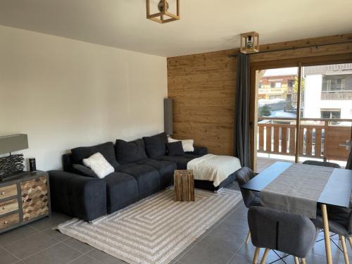 Charmant Appartement 2 Chambres aux Gets - Balcon, Wi-Fi, Parking Privé, à 800m des Télécabines - FR-1-671-248