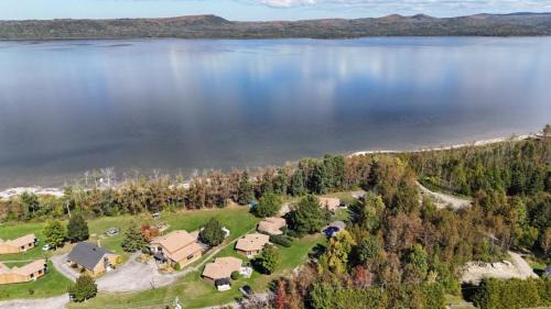 Charmant Petit Condo Ski