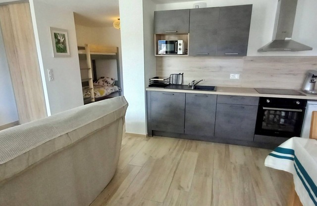 Charmant Studio Avec Parking et Garage Pour Déposer en Sécurité vos Équipements