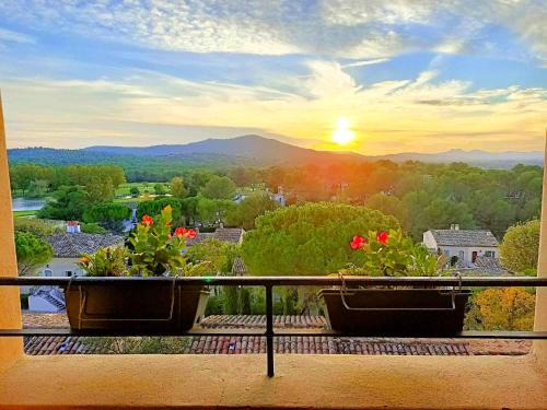 Charmant T2 climatisé avec belle vue , Golf de Pont-Royal