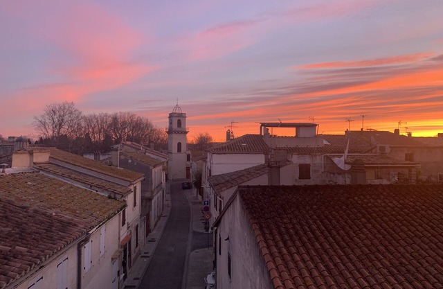 Charmante Maison de Village à 5 min D'arles Centre