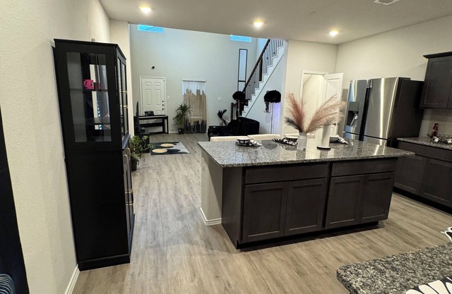 Charming 1-1.5 bedroom house with AC, WiFi in delightful Houston