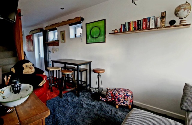 Charming 1-Bed Maisonette with Mountain View