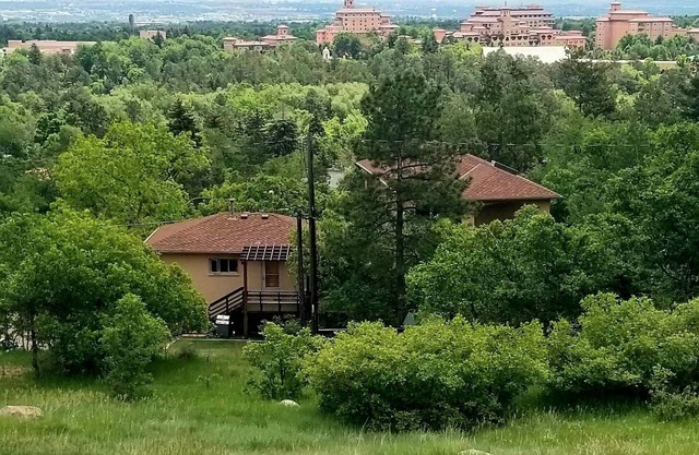 Charming 1-bedroom apartment in delightful Colorado Springs, Cheyenne Canyon, SW