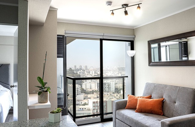 Beautiful brand new apartment w/ Pool in the heart of Limas Financial District.
