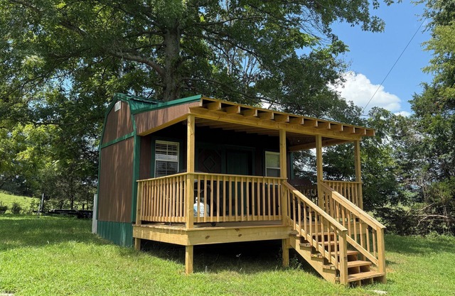 Charming 1-bedroom cabin in delightful Sparta with AC