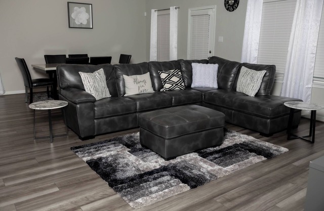 Charming 1-bedroom in a House in delightful Richmond, TX w/Private Bath