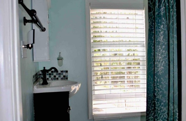 Charming 1-bedroom loft apartment over barn on animal sanctuary