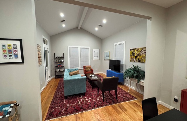 Charming 1-bedroom house in fantastic San Antonio with WiFi, AC