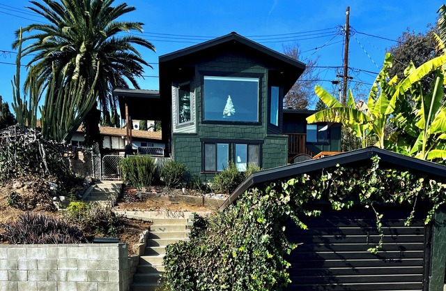 Charming 1923 2-bedroom 2-bath home with WiFi and AC in Los Angeles, Eagle Rock