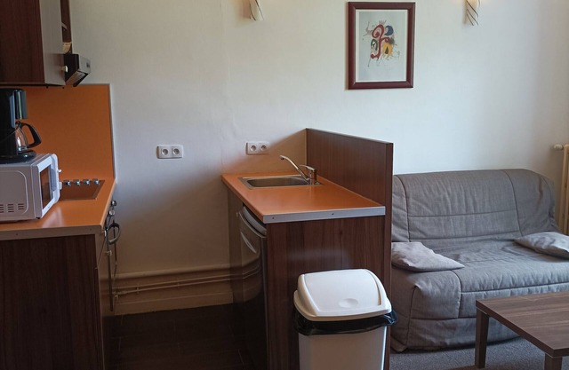 Apartamento en Jausiers en Castillo con Piscina, Sauna y Terraza para 6 Personas