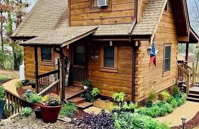 CharMing 2-BeD CoZy CaBin w-WiFi, AC & FiRe PlaCe, CenTraL to 3 LoCal MTN.Towns