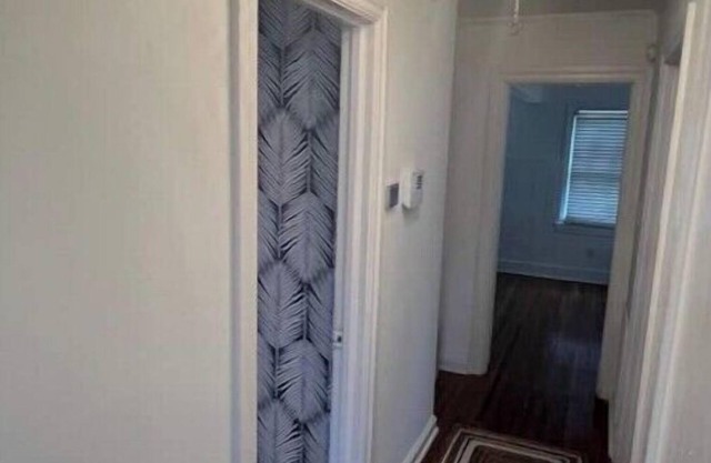 Charming 2-bedroom cottage within walking distance to Cooper River Bridge Run!