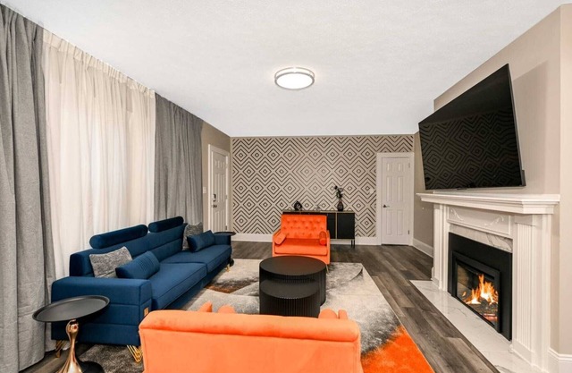 Charming 2-Bedrooms Shaker Heights -Just a 2-Minute Walk to Onaway Rapid Station