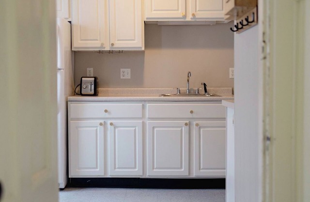 Charming 2-bedroom apartment with AC, WiFi in fabulous Portland