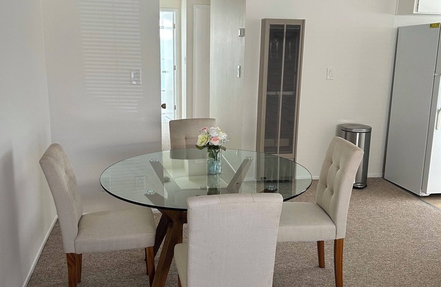 Charming 2-bedroom apartment in delightful Concord with AC