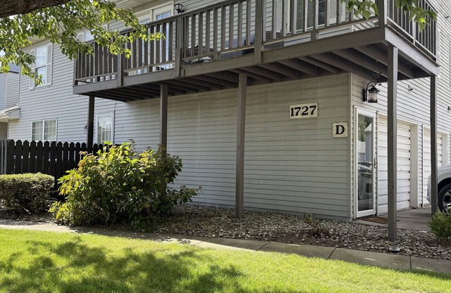 Charming 2-bedroom condo in Elkhart-Great for ND home games-Peaceful Location.