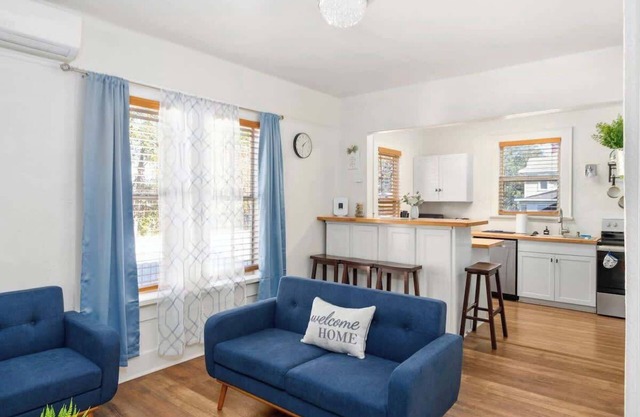 🏡 Charming 2-Bedroom Home in Lakeland