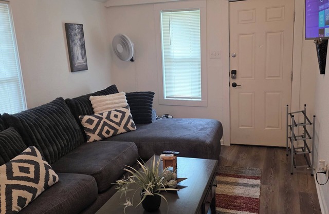 Charming 2-bedroom house in lovely Tyler with AC