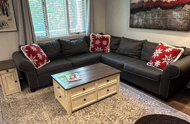 Charming 2-bedroom Stratton Mountain Condo with shuttle service