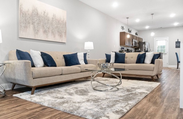 Charming 2-bedroom townhome with WiFi and AC in lovely Clarksville