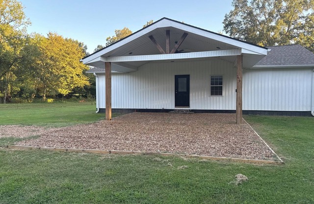 Charming 2-bedroom house in Russellville with AC