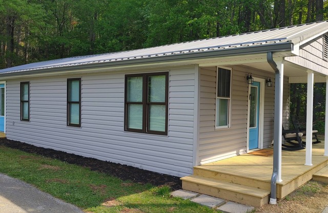 Charming 2-bedroom house with WiFi, AC in wonderful Shady Valley