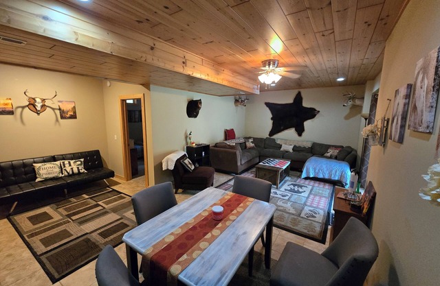 Charming 2-bedroom 1,200 sqft Countryside Suite, sleeps 8.